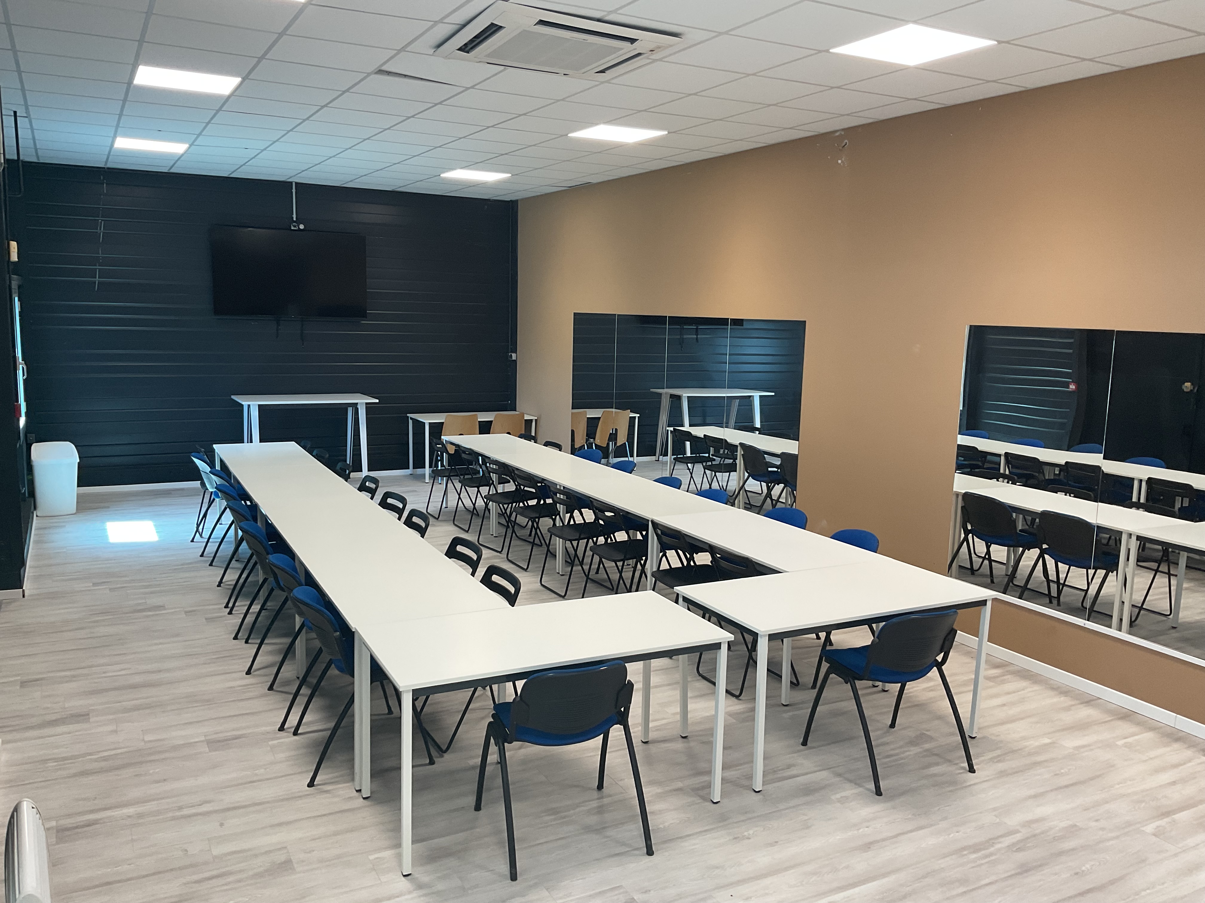 Location salle de reunion 21 entre particuliers